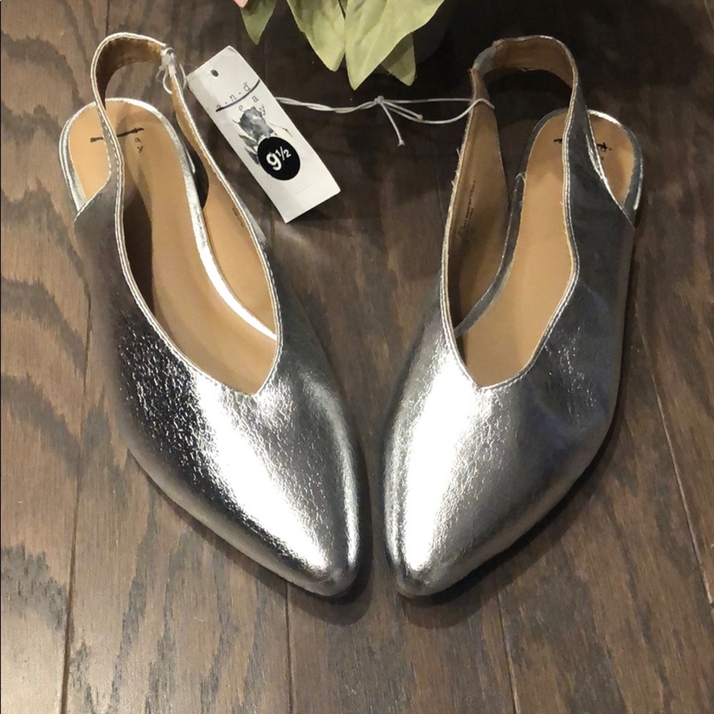 NWT a new day silver flats size 9/12